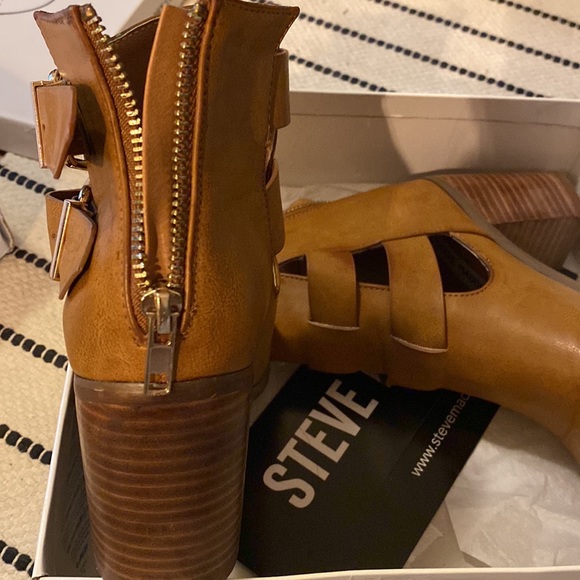 Steve Madden brown buckle boots - Picture 3 of 4